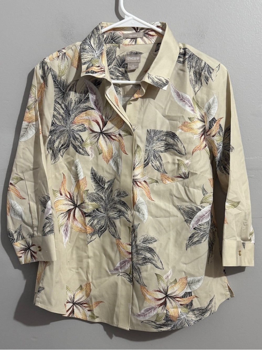 Chicos Top Womens 0 Tropical Floral Button Front Beige 3/4 Sleeve Blouse No Iron